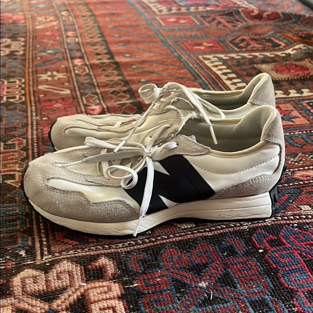 New Balance Boys White and Gray Sneakers Women’s Size 8